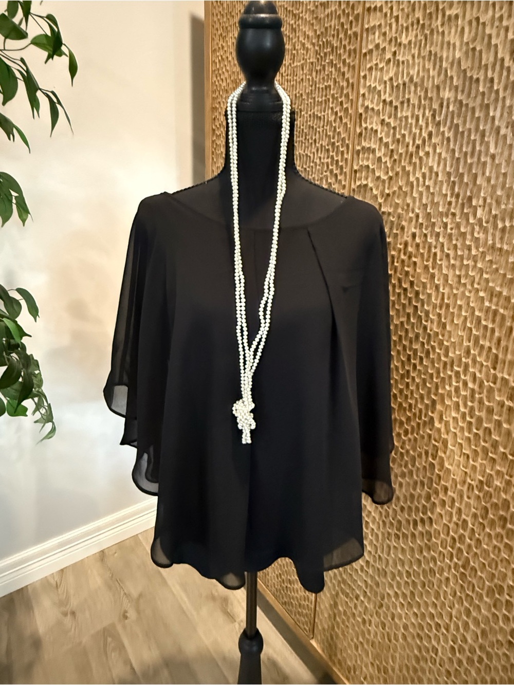 AUW Black Women’s Chiffon Cape Sleeve Blouse Med 3/4 Sleeve